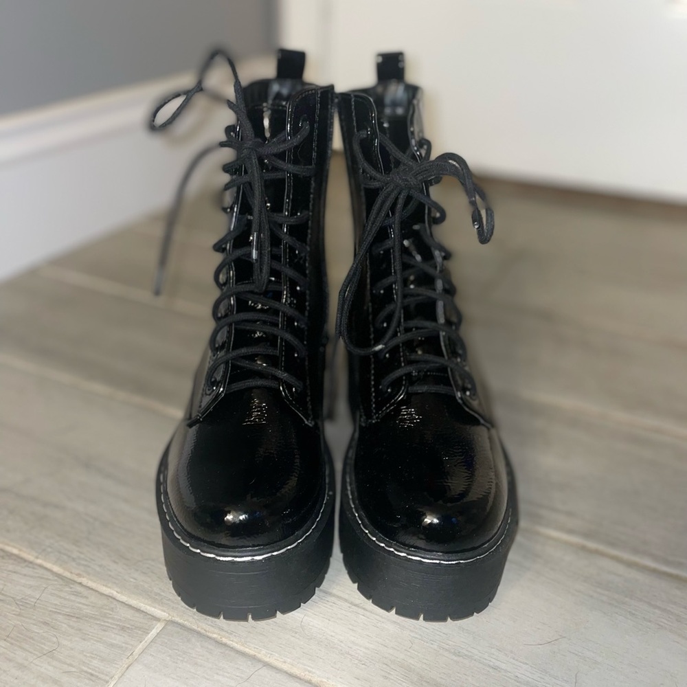 Soda FLING Women Chunky Lug Sole Lace up Fashion Combat Ankle Boot w/Side Zipper